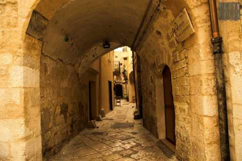 Bari vecchia, sotto un arco i resti di una chiesa millenaria: San Nicola del Porto